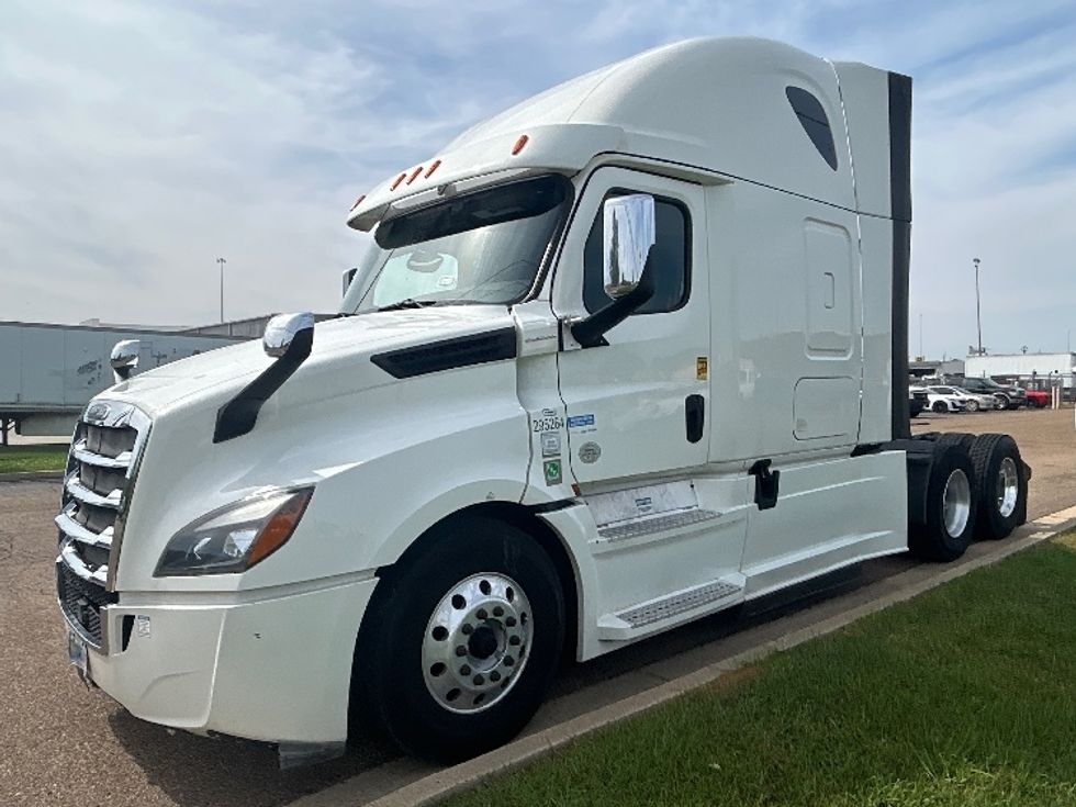 Sleeper Tractor-Heavy Duty Tractors-Freightliner-2020-T12664ST-Richland-MS-425,956\n\t\tmiles-$ 64,500 - Image 3