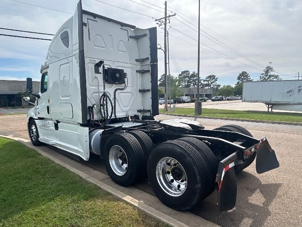 Sleeper Tractor-Heavy Duty Tractors-Freightliner-2020-T12664ST-Richland-MS-425,956\n\t\tmiles-$ 64,500 - Image 5