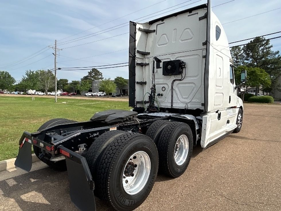 Sleeper Tractor-Heavy Duty Tractors-Freightliner-2020-T12664ST-Richland-MS-425,956\n\t\tmiles-$ 64,500 - Image 7