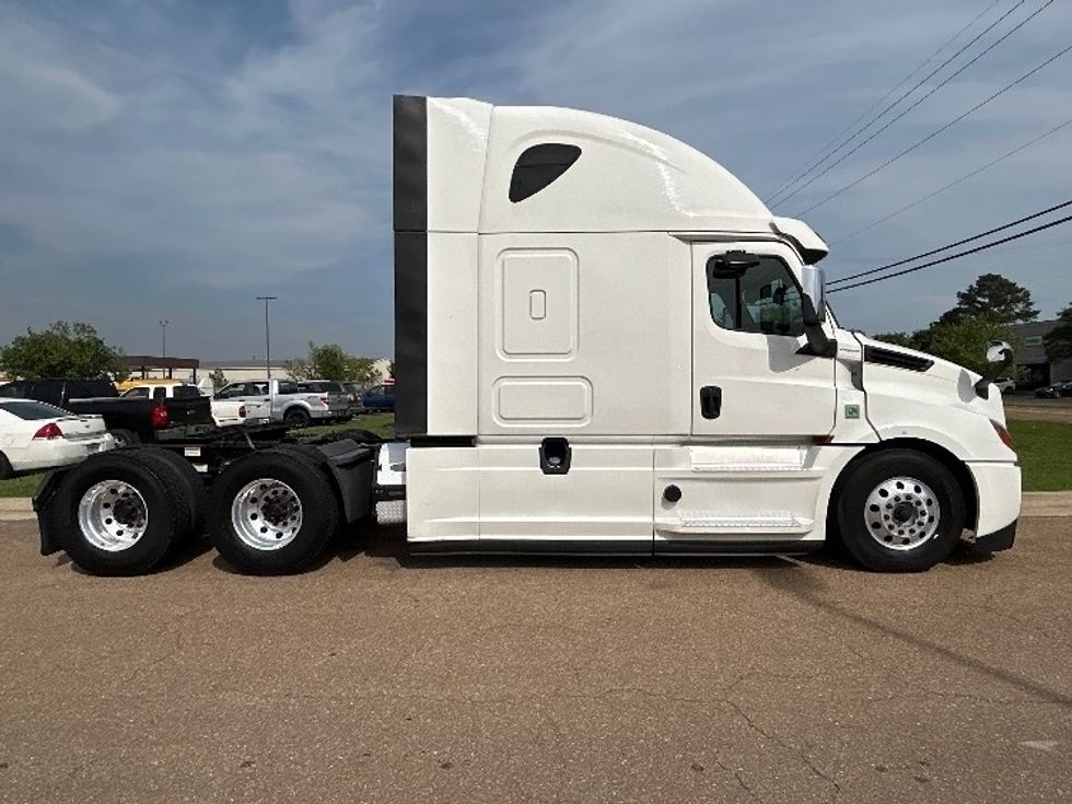 Sleeper Tractor-Heavy Duty Tractors-Freightliner-2020-T12664ST-Richland-MS-425,956\n\t\tmiles-$ 64,500 - Image 8