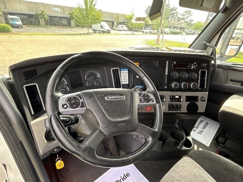 Sleeper Tractor-Heavy Duty Tractors-Freightliner-2020-T12664ST-Richland-MS-430,306\n\t\tmiles-$ 67,250 - Image 11