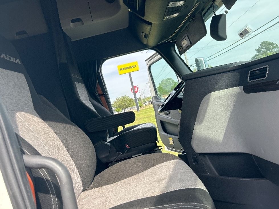 Sleeper Tractor-Heavy Duty Tractors-Freightliner-2020-T12664ST-Richland-MS-430,306\n\t\tmiles-$ 67,250 - Image 15