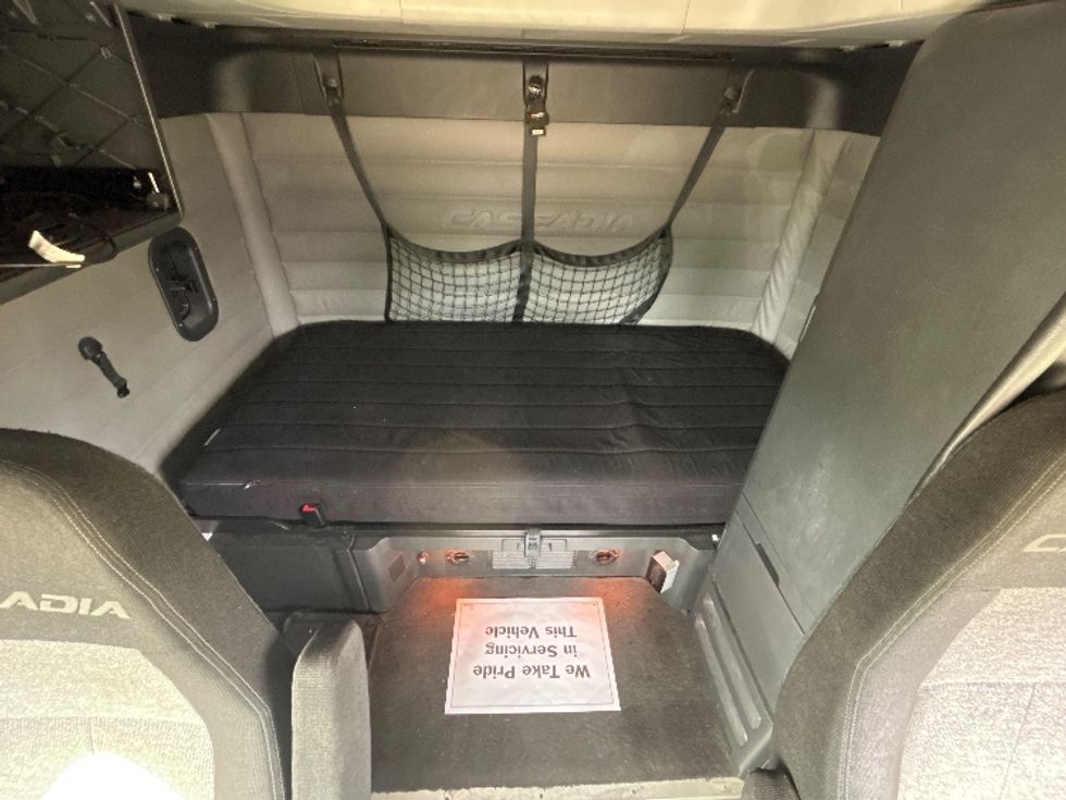 Sleeper Tractor-Heavy Duty Tractors-Freightliner-2020-T12664ST-Richland-MS-430,306\n\t\tmiles-$ 67,250 - Image 16