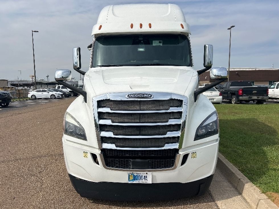Sleeper Tractor-Heavy Duty Tractors-Freightliner-2020-T12664ST-Richland-MS-430,306\n\t\tmiles-$ 67,250 - Image 2