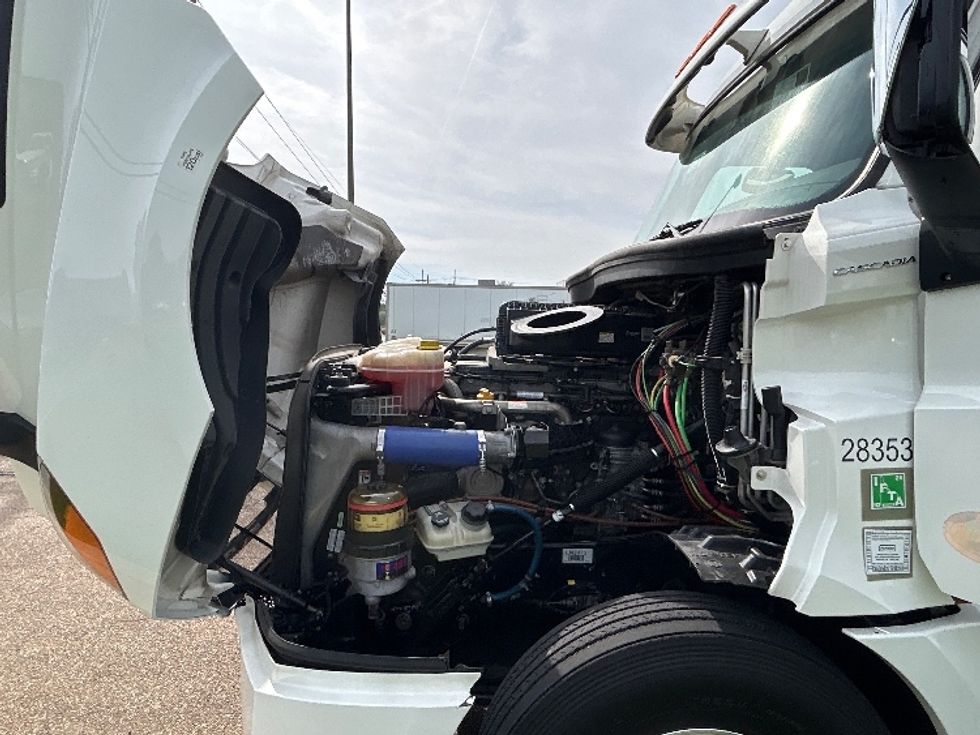 Sleeper Tractor-Heavy Duty Tractors-Freightliner-2020-T12664ST-Richland-MS-430,306\n\t\tmiles-$ 67,250 - Image 21