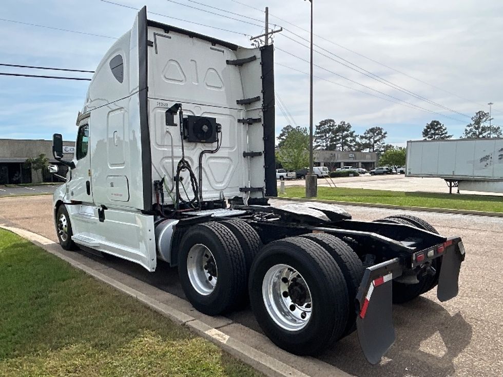 Sleeper Tractor-Heavy Duty Tractors-Freightliner-2020-T12664ST-Richland-MS-430,306\n\t\tmiles-$ 67,250 - Image 5