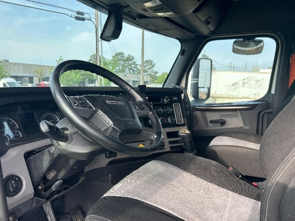 Sleeper Tractor-Heavy Duty Tractors-Freightliner-2020-T12664ST-Richland-MS-484,982\n\t\tmiles-$ 60,500 - Image 10