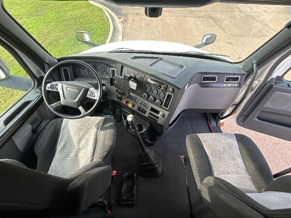 Sleeper Tractor-Heavy Duty Tractors-Freightliner-2020-T12664ST-Richland-MS-484,982\n\t\tmiles-$ 60,500 - Image 12