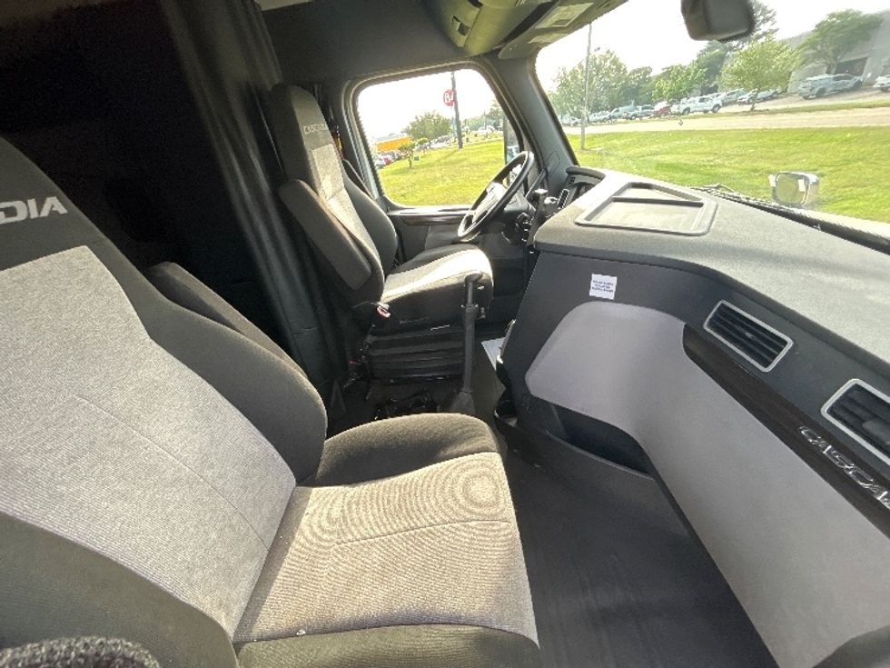 Sleeper Tractor-Heavy Duty Tractors-Freightliner-2020-T12664ST-Richland-MS-484,982\n\t\tmiles-$ 60,500 - Image 15