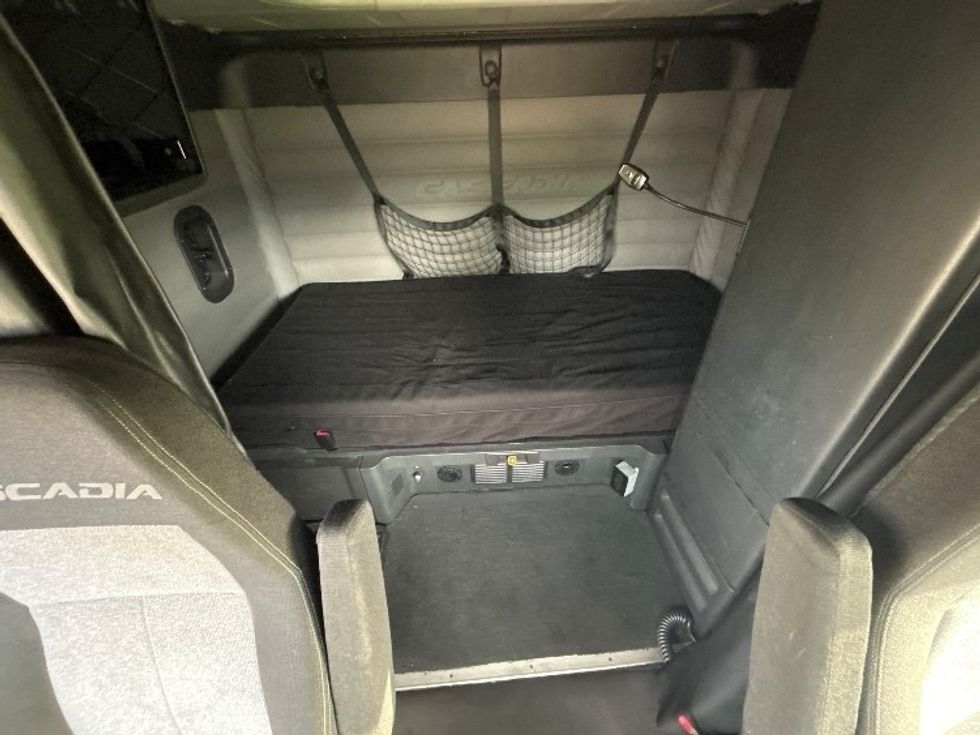 Sleeper Tractor-Heavy Duty Tractors-Freightliner-2020-T12664ST-Richland-MS-484,982\n\t\tmiles-$ 60,500 - Image 16