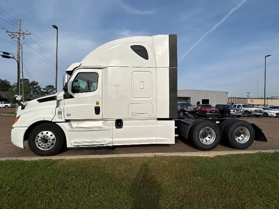 Sleeper Tractor-Heavy Duty Tractors-Freightliner-2020-T12664ST-Richland-MS-484,982\n\t\tmiles-$ 60,500 - Image 4
