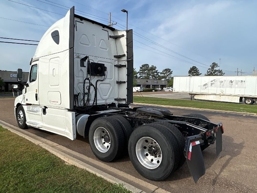 Sleeper Tractor-Heavy Duty Tractors-Freightliner-2020-T12664ST-Richland-MS-484,982\n\t\tmiles-$ 60,500 - Image 5