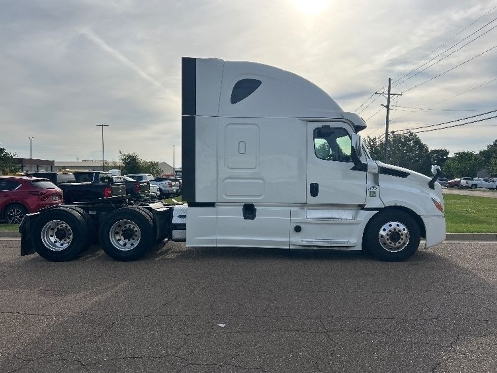 Sleeper Tractor-Heavy Duty Tractors-Freightliner-2020-T12664ST-Richland-MS-484,982\n\t\tmiles-$ 60,500 - Image 8