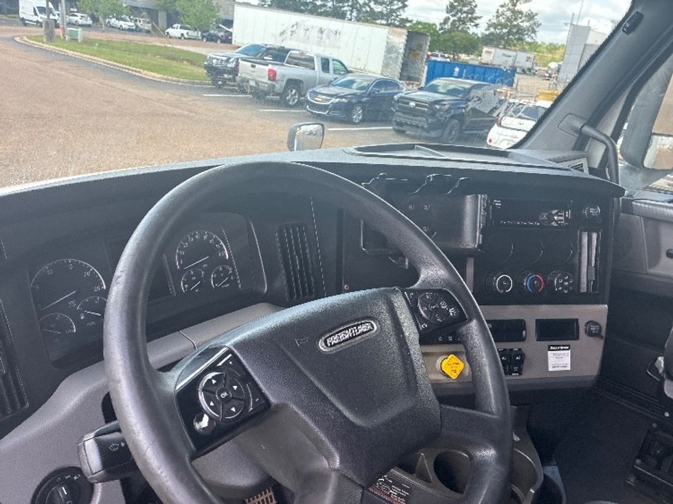 Sleeper Tractor-Heavy Duty Tractors-Freightliner-2020-T12664ST-Richland-MS-533,474\n\t\tmiles-$ 55,250 - Image 10