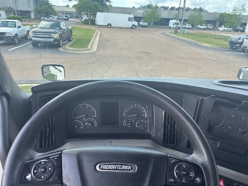 Sleeper Tractor-Heavy Duty Tractors-Freightliner-2020-T12664ST-Richland-MS-533,474\n\t\tmiles-$ 55,250 - Image 11