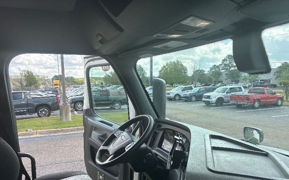 Sleeper Tractor-Heavy Duty Tractors-Freightliner-2020-T12664ST-Richland-MS-533,474\n\t\tmiles-$ 55,250 - Image 15