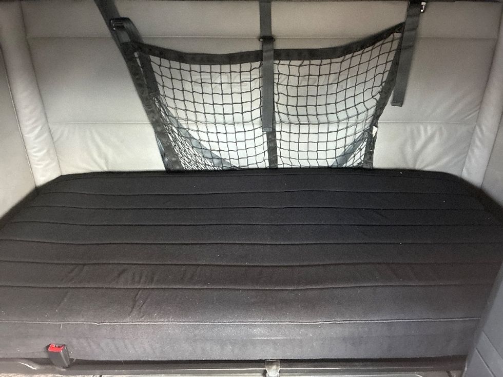 Sleeper Tractor-Heavy Duty Tractors-Freightliner-2020-T12664ST-Richland-MS-533,474\n\t\tmiles-$ 55,250 - Image 16