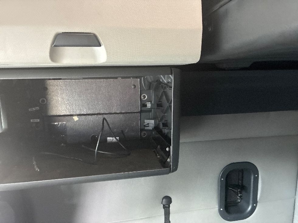 Sleeper Tractor-Heavy Duty Tractors-Freightliner-2020-T12664ST-Richland-MS-533,474\n\t\tmiles-$ 55,250 - Image 19