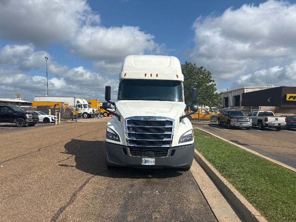 Sleeper Tractor-Heavy Duty Tractors-Freightliner-2020-T12664ST-Richland-MS-533,474\n\t\tmiles-$ 55,250 - Image 2