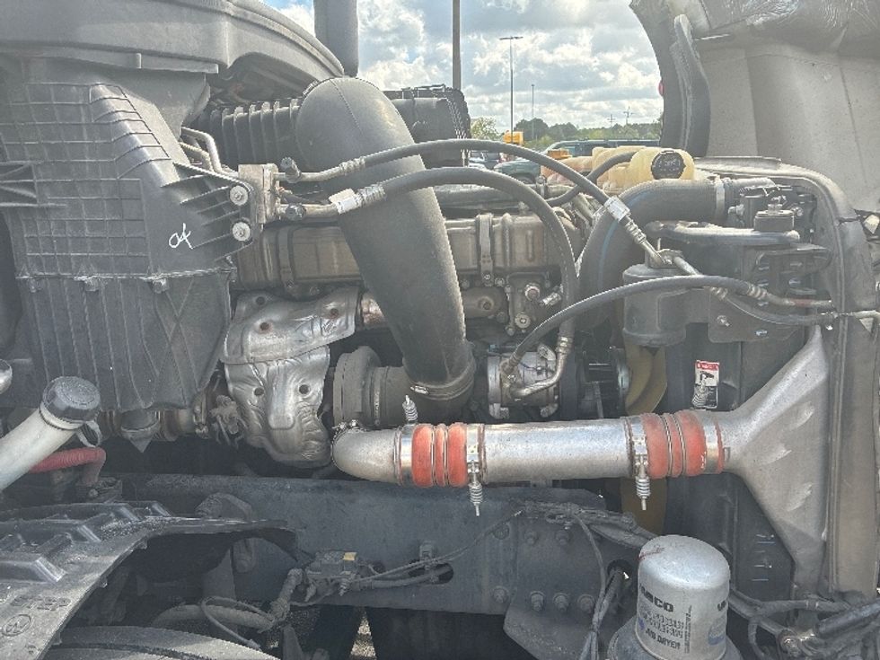 Sleeper Tractor-Heavy Duty Tractors-Freightliner-2020-T12664ST-Richland-MS-533,474\n\t\tmiles-$ 55,250 - Image 20