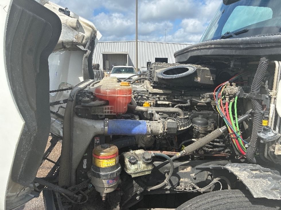 Sleeper Tractor-Heavy Duty Tractors-Freightliner-2020-T12664ST-Richland-MS-533,474\n\t\tmiles-$ 55,250 - Image 21