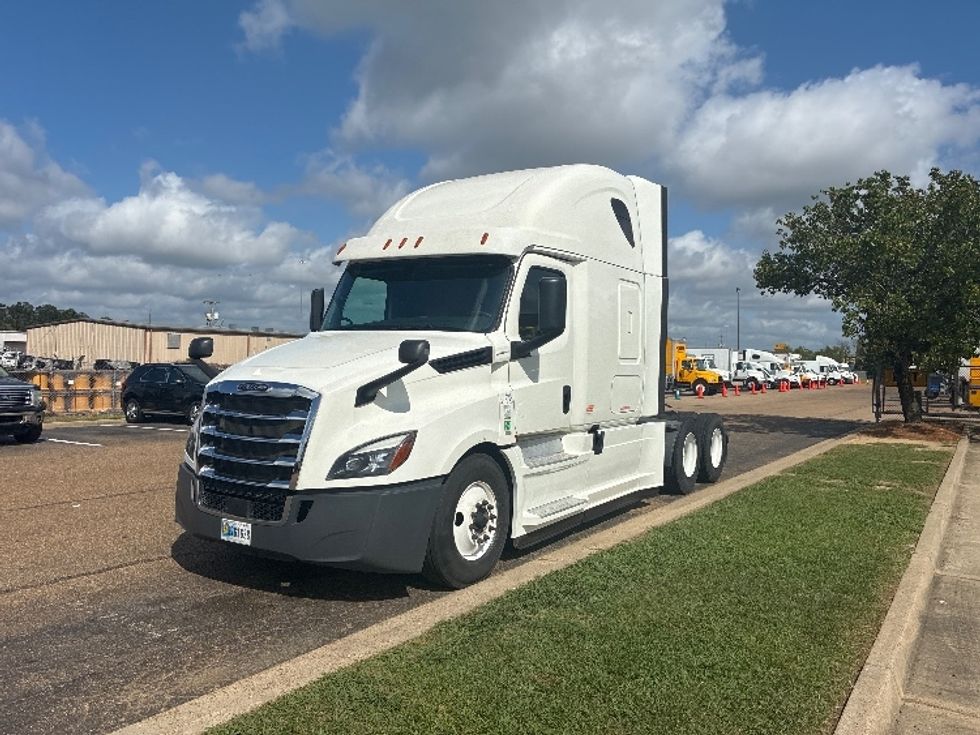 Sleeper Tractor-Heavy Duty Tractors-Freightliner-2020-T12664ST-Richland-MS-533,474\n\t\tmiles-$ 55,250 - Image 3