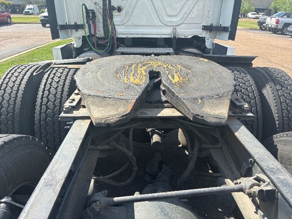 Sleeper Tractor-Heavy Duty Tractors-Freightliner-2020-T12664ST-Richland-MS-533,474\n\t\tmiles-$ 55,250 - Image 6