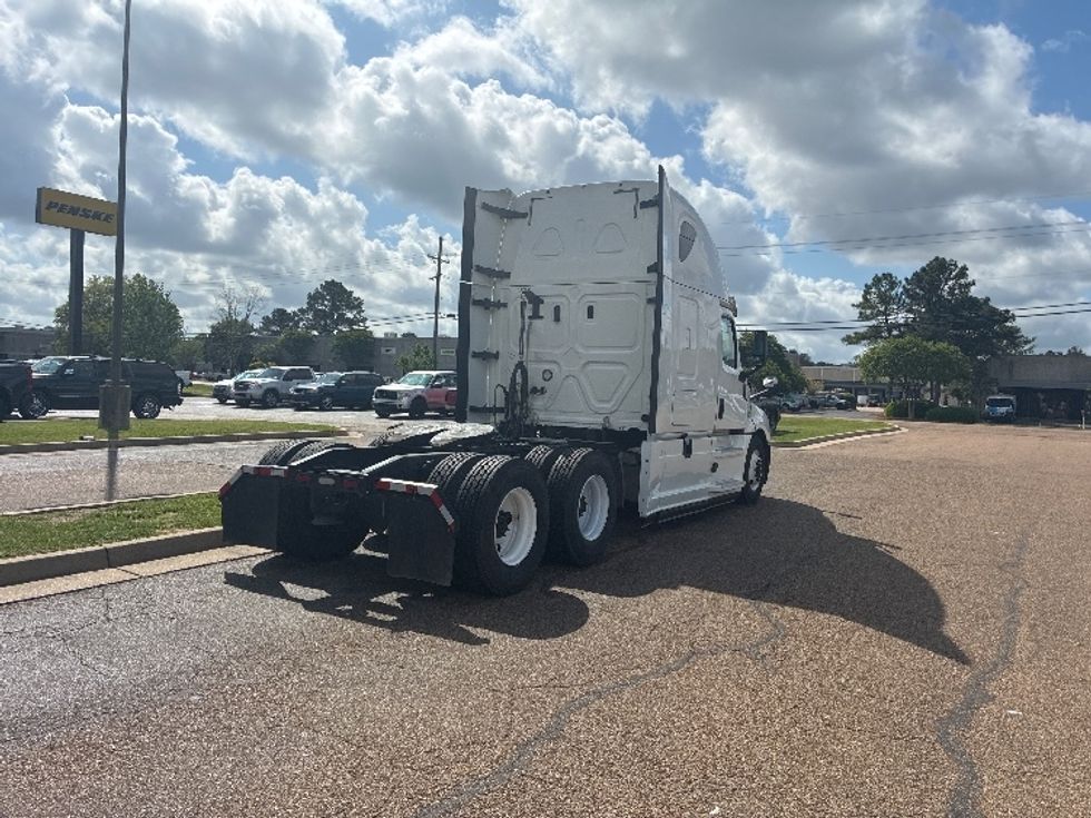 Sleeper Tractor-Heavy Duty Tractors-Freightliner-2020-T12664ST-Richland-MS-533,474\n\t\tmiles-$ 55,250 - Image 7