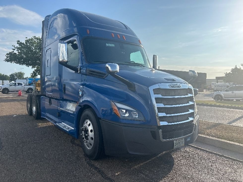 Sleeper Tractor-Heavy Duty Tractors-Freightliner-2020-T12664ST-Richland-MS-662,222\n\t\tmiles-$ 53,000 - Image 1