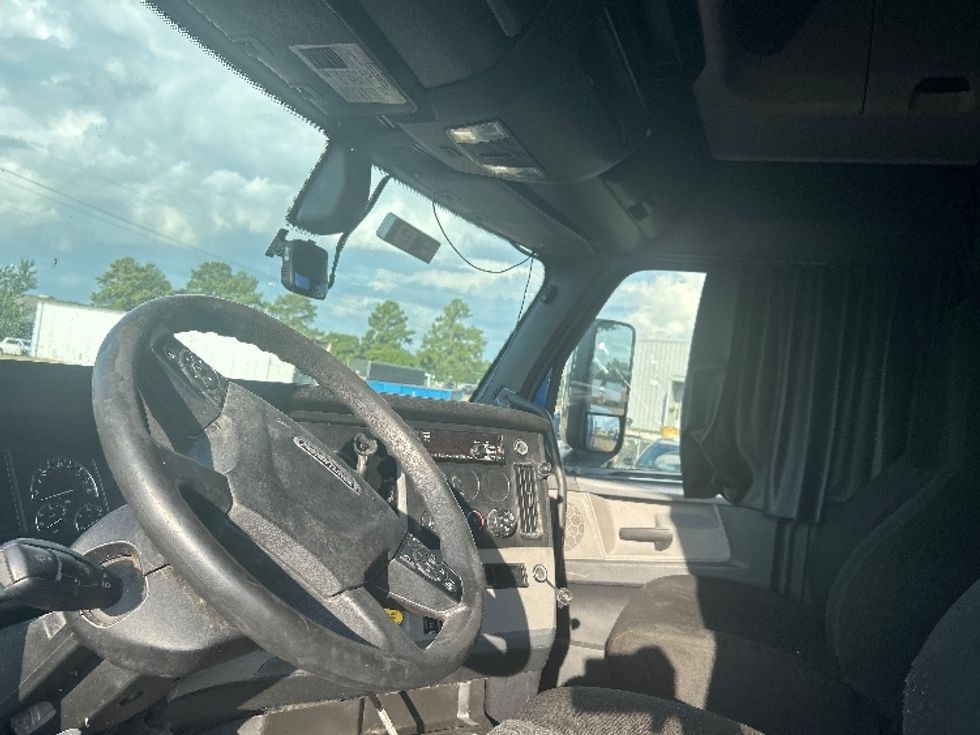 Sleeper Tractor-Heavy Duty Tractors-Freightliner-2020-T12664ST-Richland-MS-662,222\n\t\tmiles-$ 53,000 - Image 10