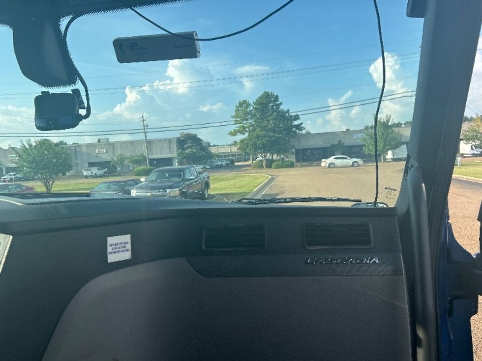 Sleeper Tractor-Heavy Duty Tractors-Freightliner-2020-T12664ST-Richland-MS-662,222\n\t\tmiles-$ 53,000 - Image 14