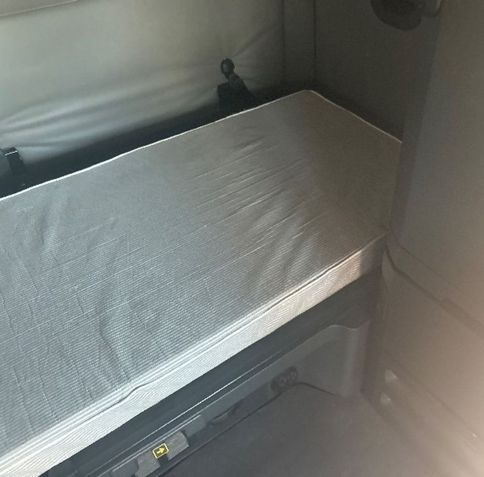 Sleeper Tractor-Heavy Duty Tractors-Freightliner-2020-T12664ST-Richland-MS-662,222\n\t\tmiles-$ 53,000 - Image 18