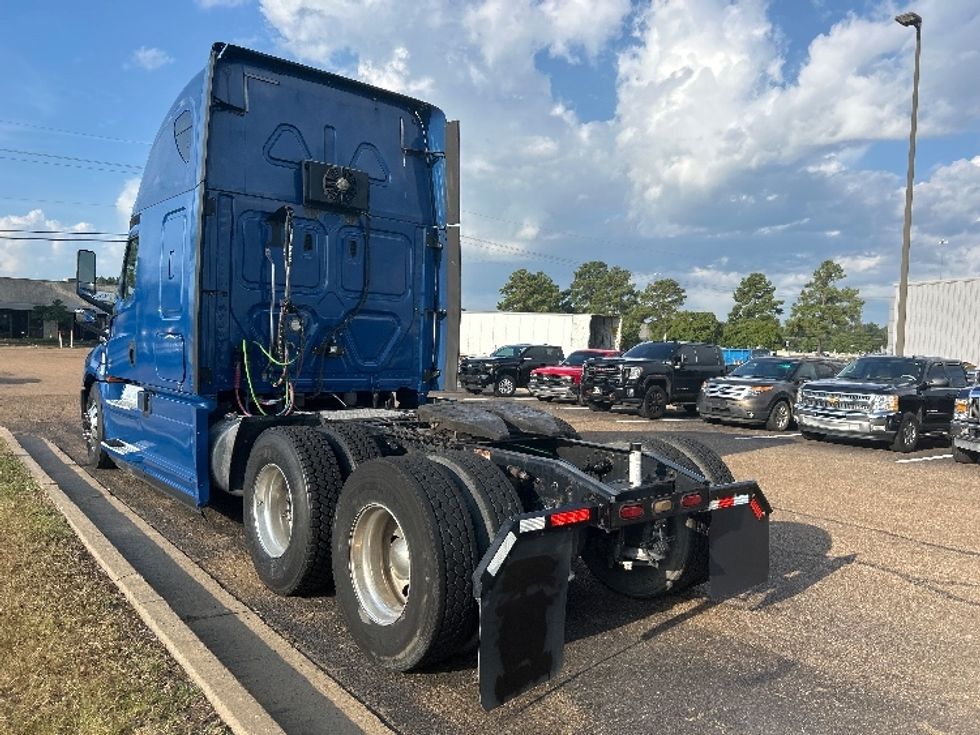 Sleeper Tractor-Heavy Duty Tractors-Freightliner-2020-T12664ST-Richland-MS-662,222\n\t\tmiles-$ 53,000 - Image 5