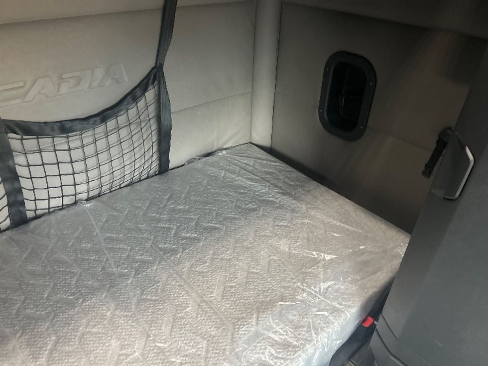 Sleeper Tractor-Heavy Duty Tractors-Freightliner-2020-T12664ST-Richland-MS-676,485\n\t\tmiles-$ 52,000 - Image 17