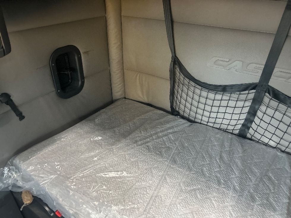 Sleeper Tractor-Heavy Duty Tractors-Freightliner-2020-T12664ST-Richland-MS-676,485\n\t\tmiles-$ 52,000 - Image 18