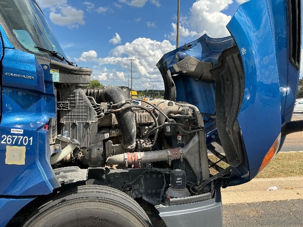 Sleeper Tractor-Heavy Duty Tractors-Freightliner-2020-T12664ST-Richland-MS-676,485\n\t\tmiles-$ 52,000 - Image 20