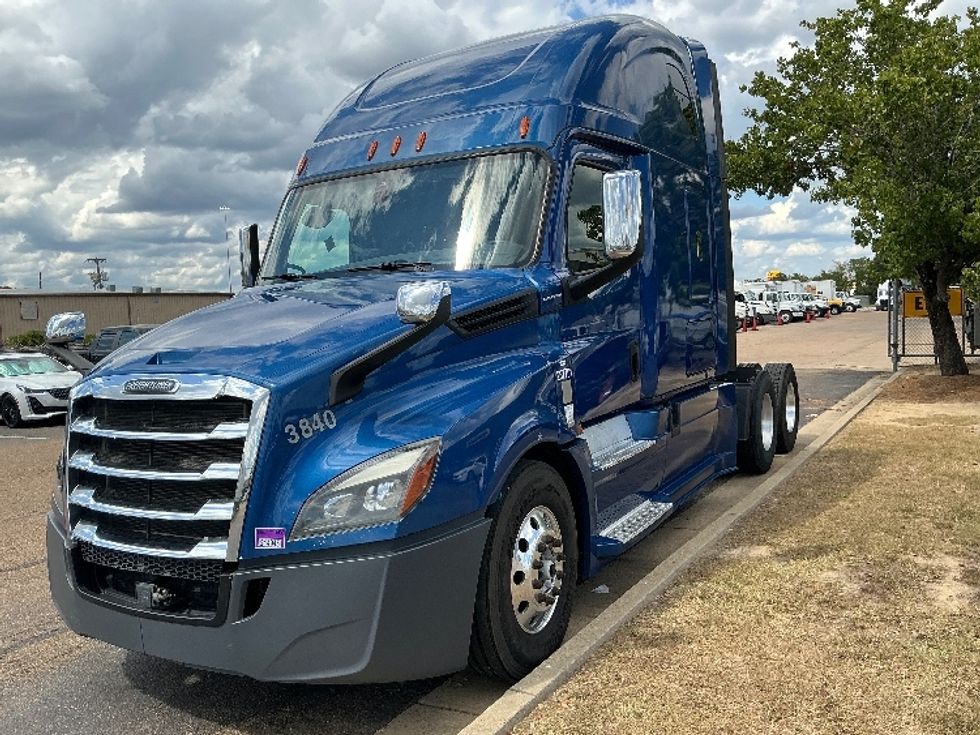 Sleeper Tractor-Heavy Duty Tractors-Freightliner-2020-T12664ST-Richland-MS-676,485\n\t\tmiles-$ 52,000 - Image 3