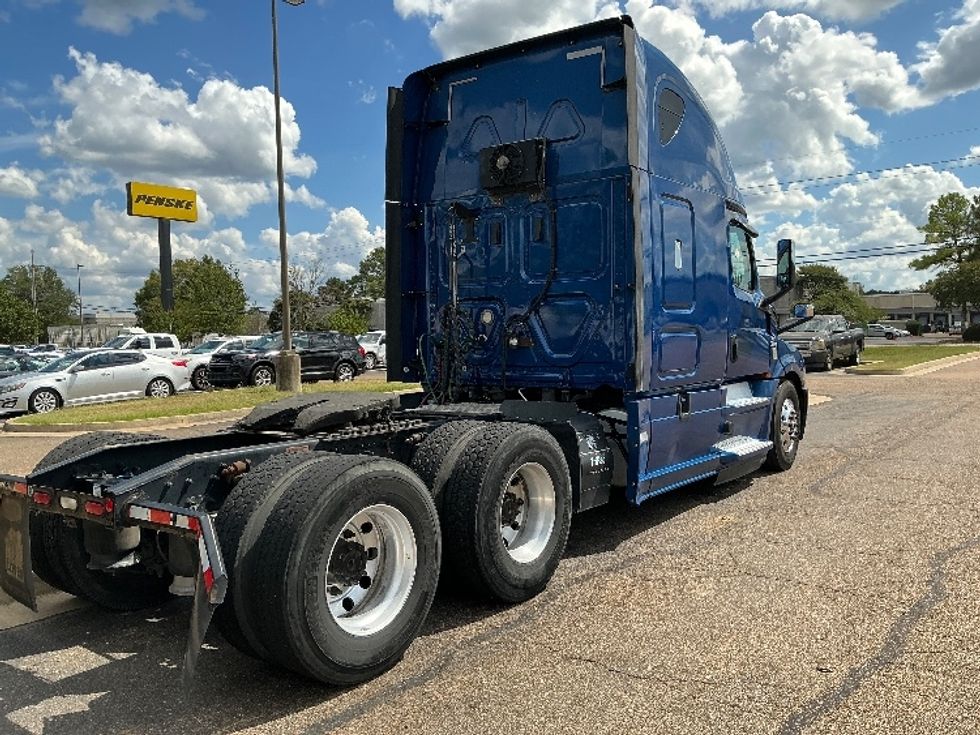 Sleeper Tractor-Heavy Duty Tractors-Freightliner-2020-T12664ST-Richland-MS-676,485\n\t\tmiles-$ 52,000 - Image 7