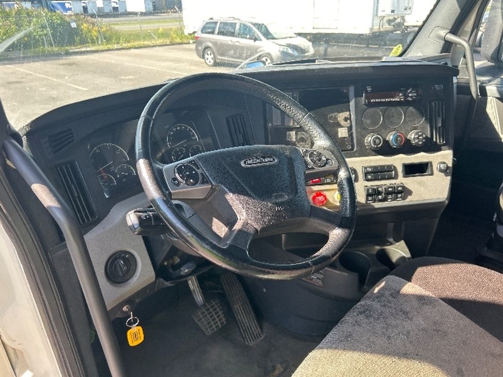 Sleeper Tractor-Heavy Duty Tractors-Freightliner-2020-T12664ST-Rochester-NY-585,978\n\t\tmiles-$ 61,500 - Image 10