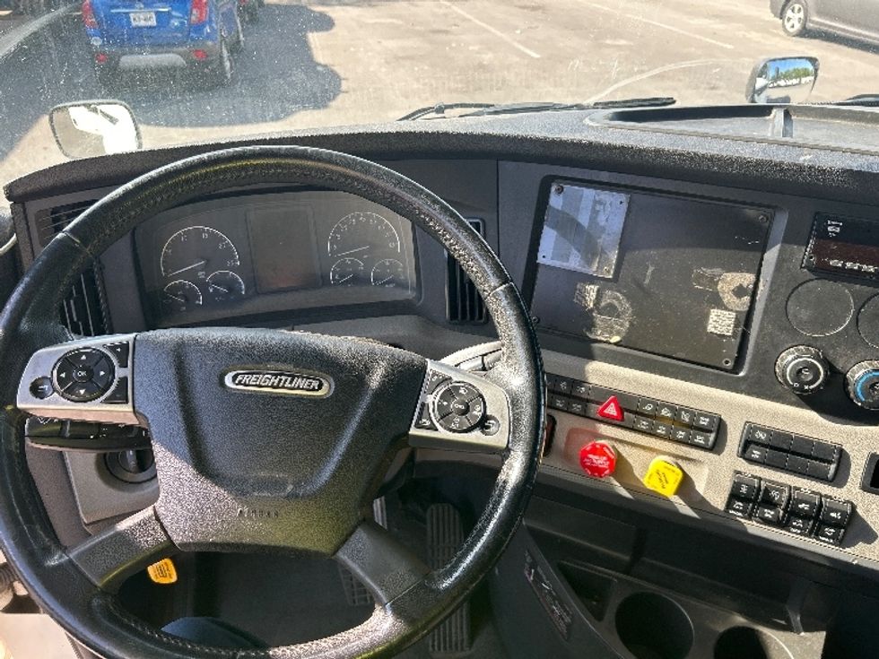 Sleeper Tractor-Heavy Duty Tractors-Freightliner-2020-T12664ST-Rochester-NY-585,978\n\t\tmiles-$ 61,500 - Image 11