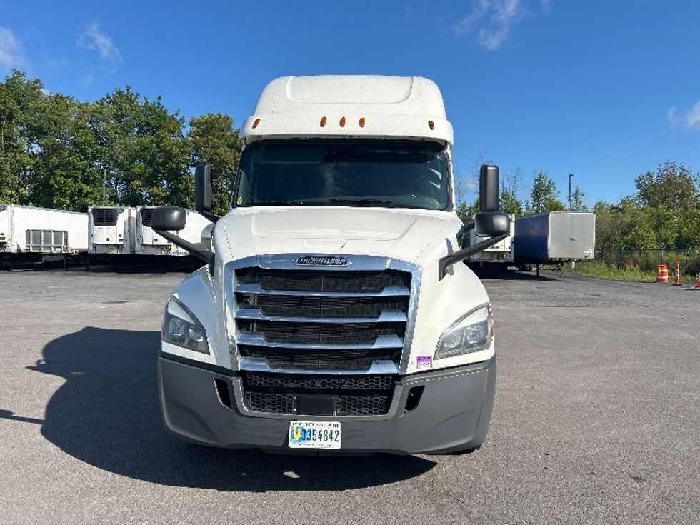 Sleeper Tractor-Heavy Duty Tractors-Freightliner-2020-T12664ST-Rochester-NY-585,978\n\t\tmiles-$ 61,500 - Image 2