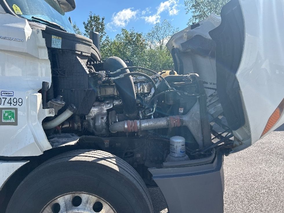 Sleeper Tractor-Heavy Duty Tractors-Freightliner-2020-T12664ST-Rochester-NY-585,978\n\t\tmiles-$ 61,500 - Image 20