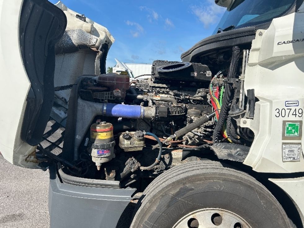 Sleeper Tractor-Heavy Duty Tractors-Freightliner-2020-T12664ST-Rochester-NY-585,978\n\t\tmiles-$ 61,500 - Image 21
