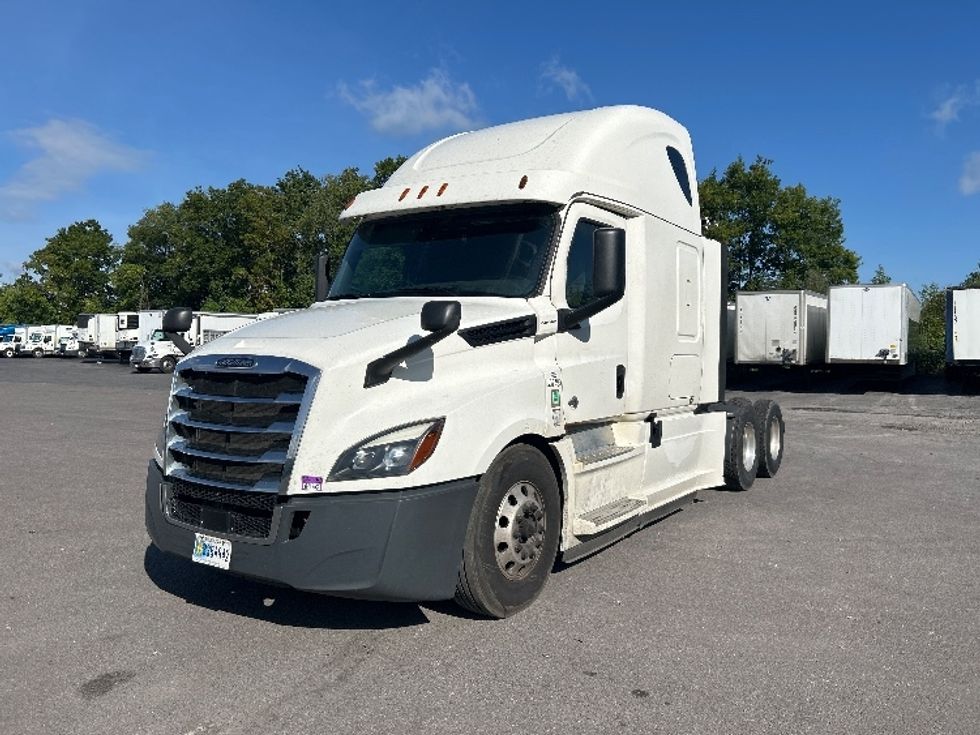 Sleeper Tractor-Heavy Duty Tractors-Freightliner-2020-T12664ST-Rochester-NY-585,978\n\t\tmiles-$ 61,500 - Image 3