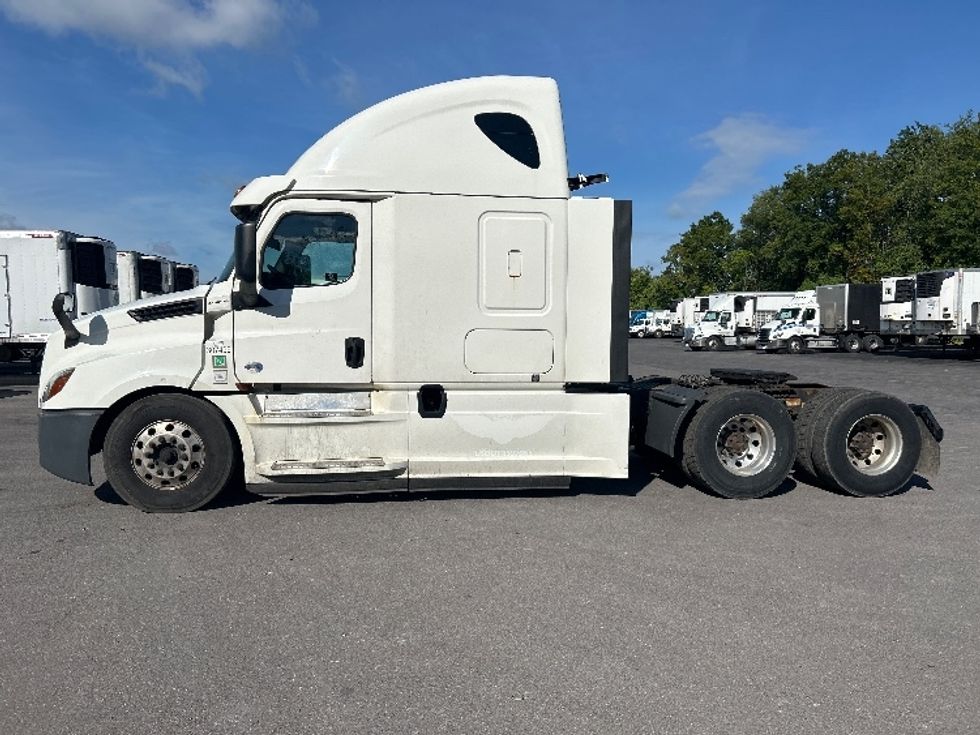 Sleeper Tractor-Heavy Duty Tractors-Freightliner-2020-T12664ST-Rochester-NY-585,978\n\t\tmiles-$ 61,500 - Image 4