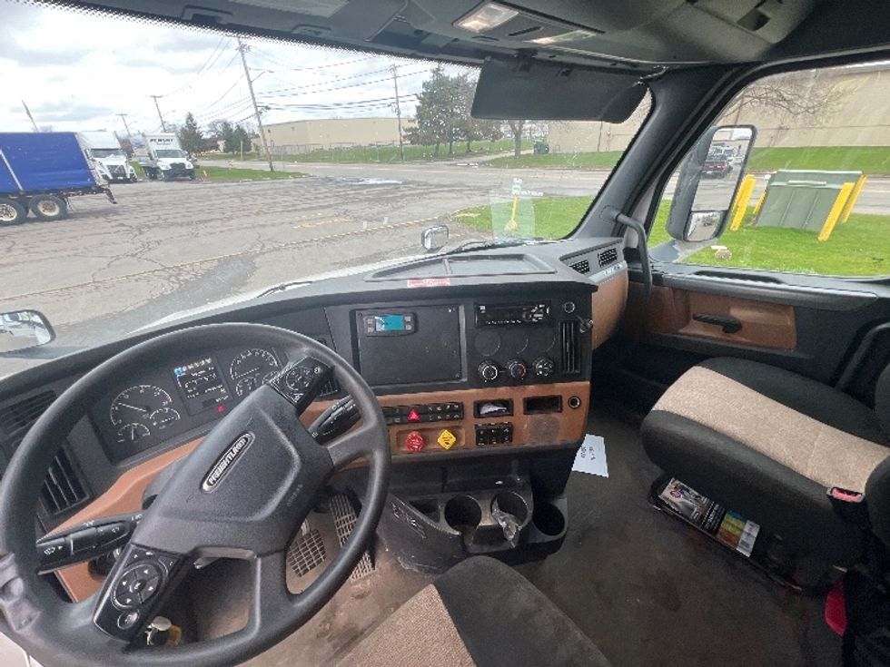 Sleeper Tractor-Heavy Duty Tractors-Freightliner-2020-T12664ST-Rochester-NY-605,557\n\t\tmiles-$ 57,000 - Image 12