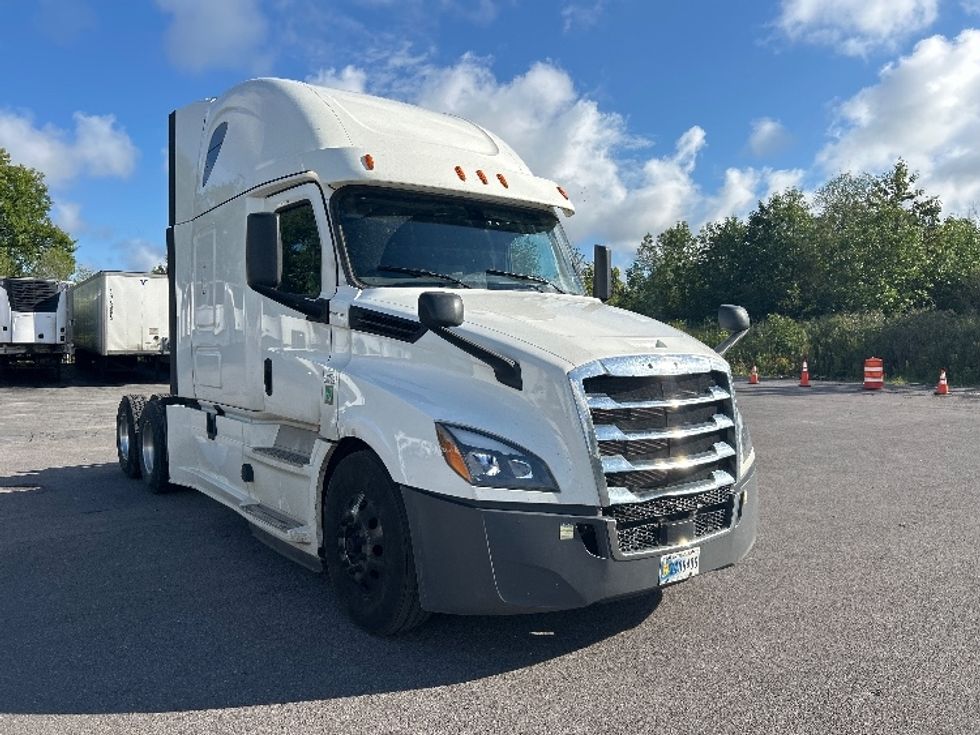 Sleeper Tractor-Heavy Duty Tractors-Freightliner-2020-T12664ST-Rochester-NY-642,988\n\t\tmiles-$ 57,250 - Image 1