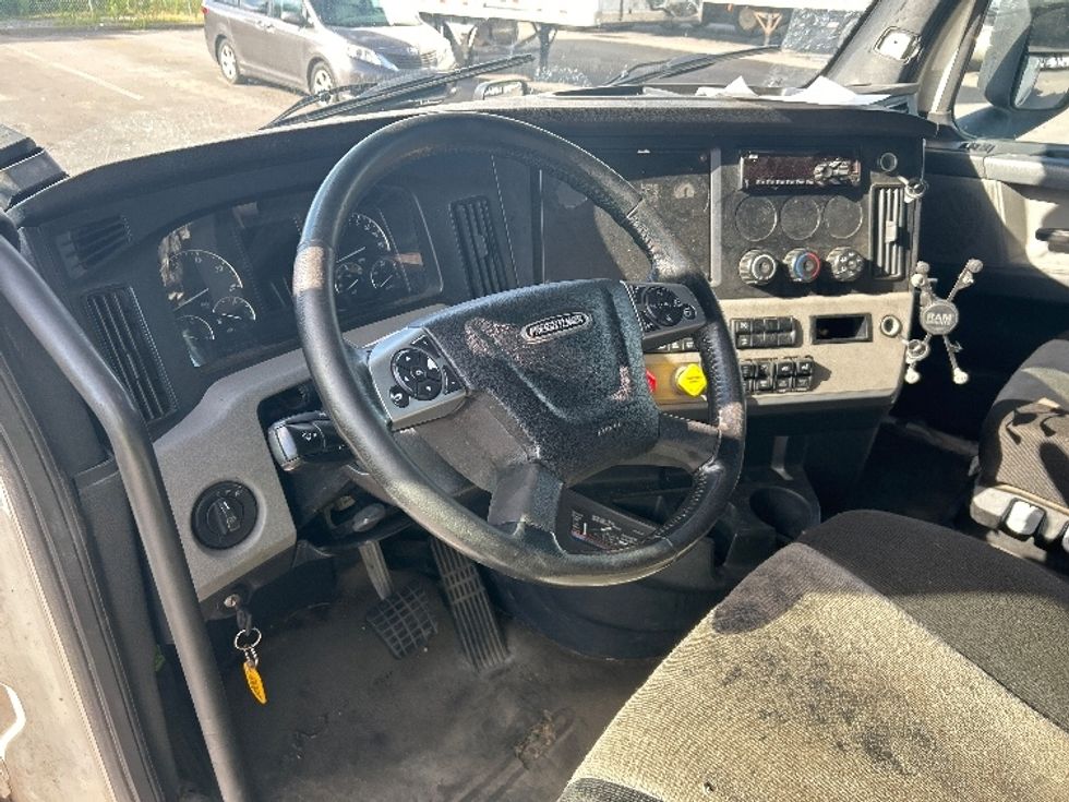 Sleeper Tractor-Heavy Duty Tractors-Freightliner-2020-T12664ST-Rochester-NY-642,988\n\t\tmiles-$ 57,250 - Image 10