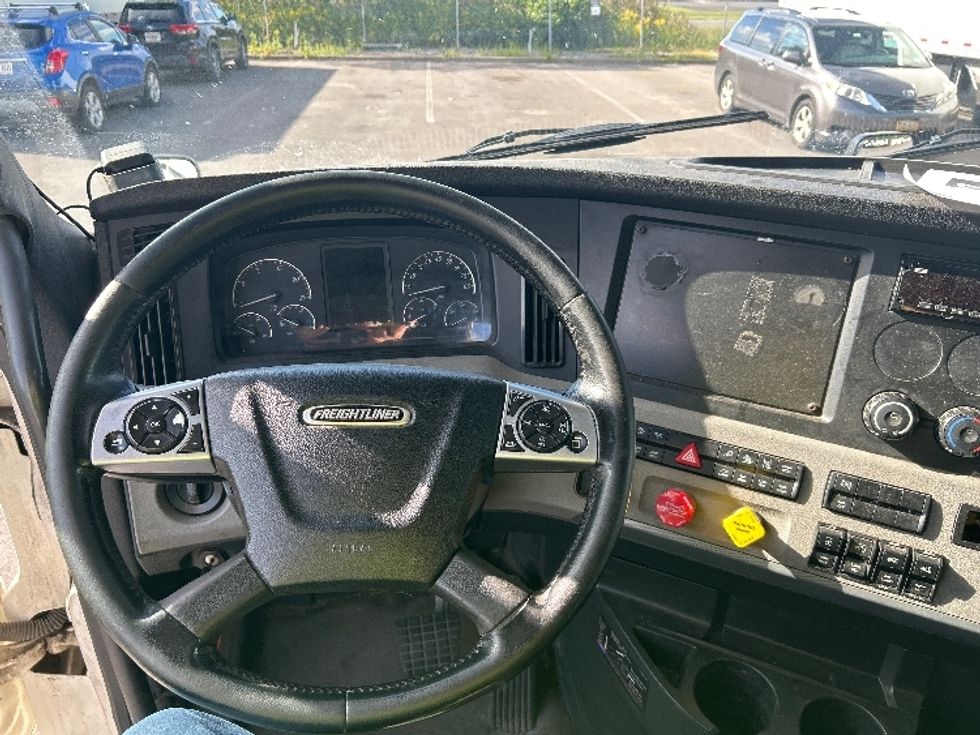 Sleeper Tractor-Heavy Duty Tractors-Freightliner-2020-T12664ST-Rochester-NY-642,988\n\t\tmiles-$ 57,250 - Image 11
