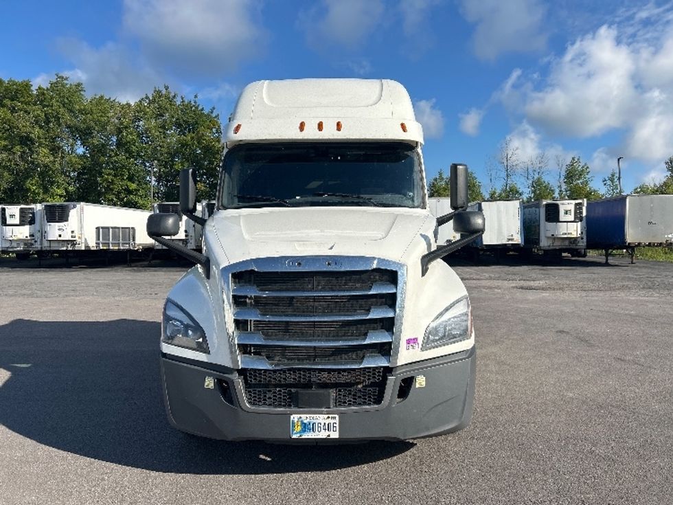 Sleeper Tractor-Heavy Duty Tractors-Freightliner-2020-T12664ST-Rochester-NY-642,988\n\t\tmiles-$ 57,250 - Image 2
